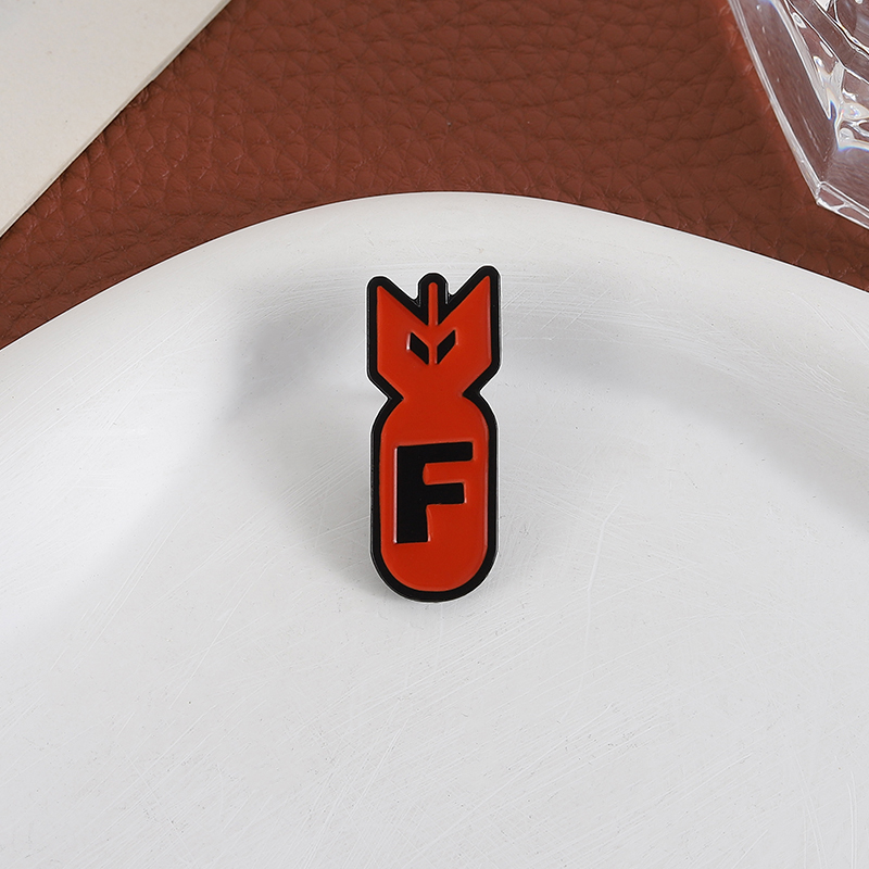 Cartoon Red Bomb F Logo Enamel - đánh giá và giá Party Games Bomb